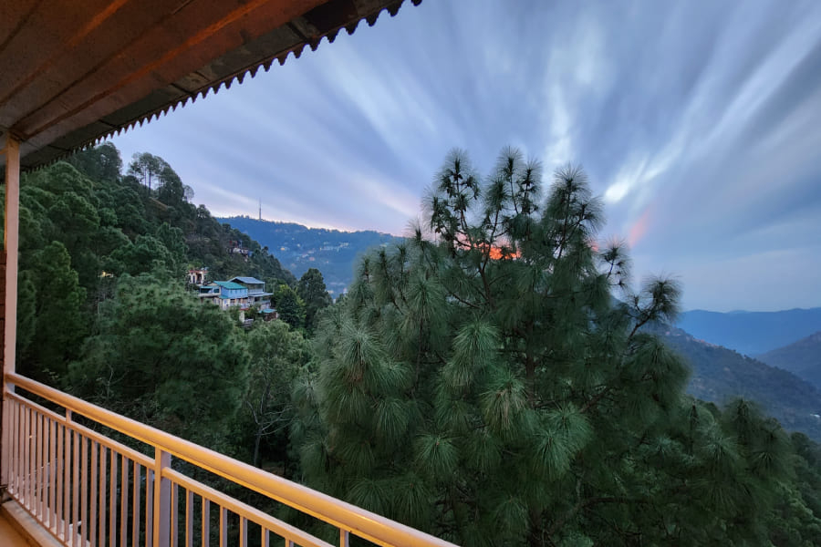 couple friendly resorts in kasauli