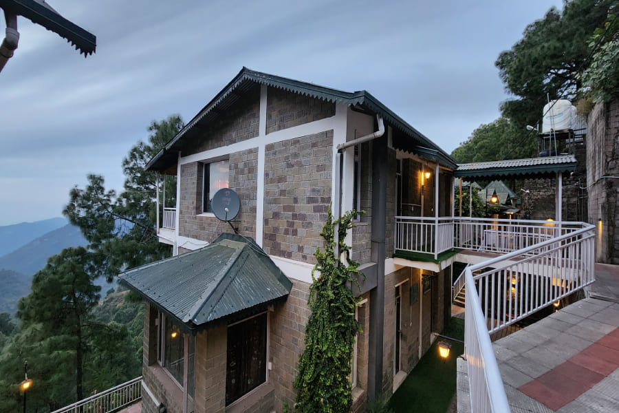 couple friendly resorts in kasauli