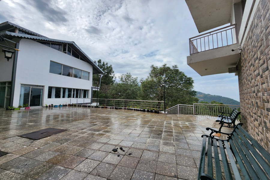 couple friendly resorts in kasauli